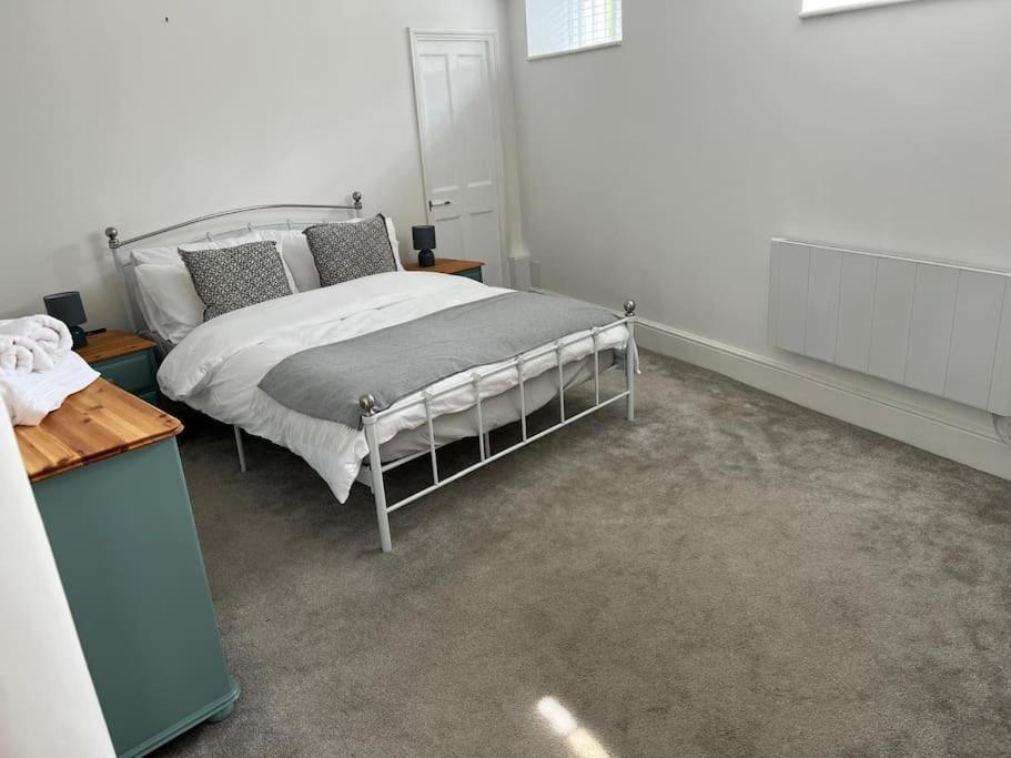 2 Bedroom Cottage In Old Town Swindon Dış mekan fotoğraf