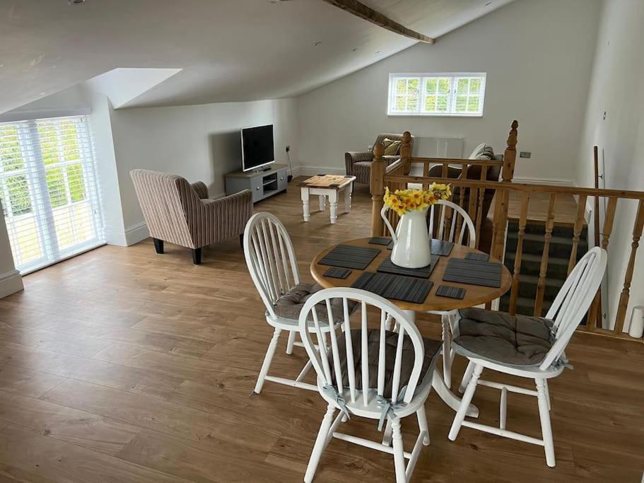 2 Bedroom Cottage In Old Town Swindon Dış mekan fotoğraf