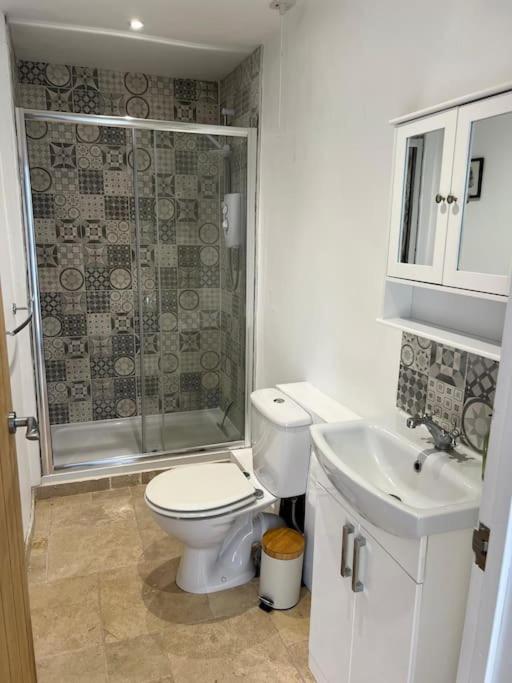 2 Bedroom Cottage In Old Town Swindon Dış mekan fotoğraf